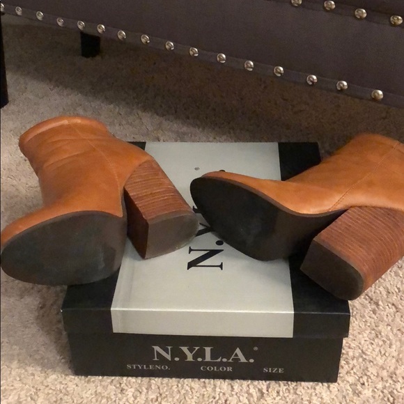 N.Y.L.A. Evazan cognac booties size 7.5 - Picture 6 of 8